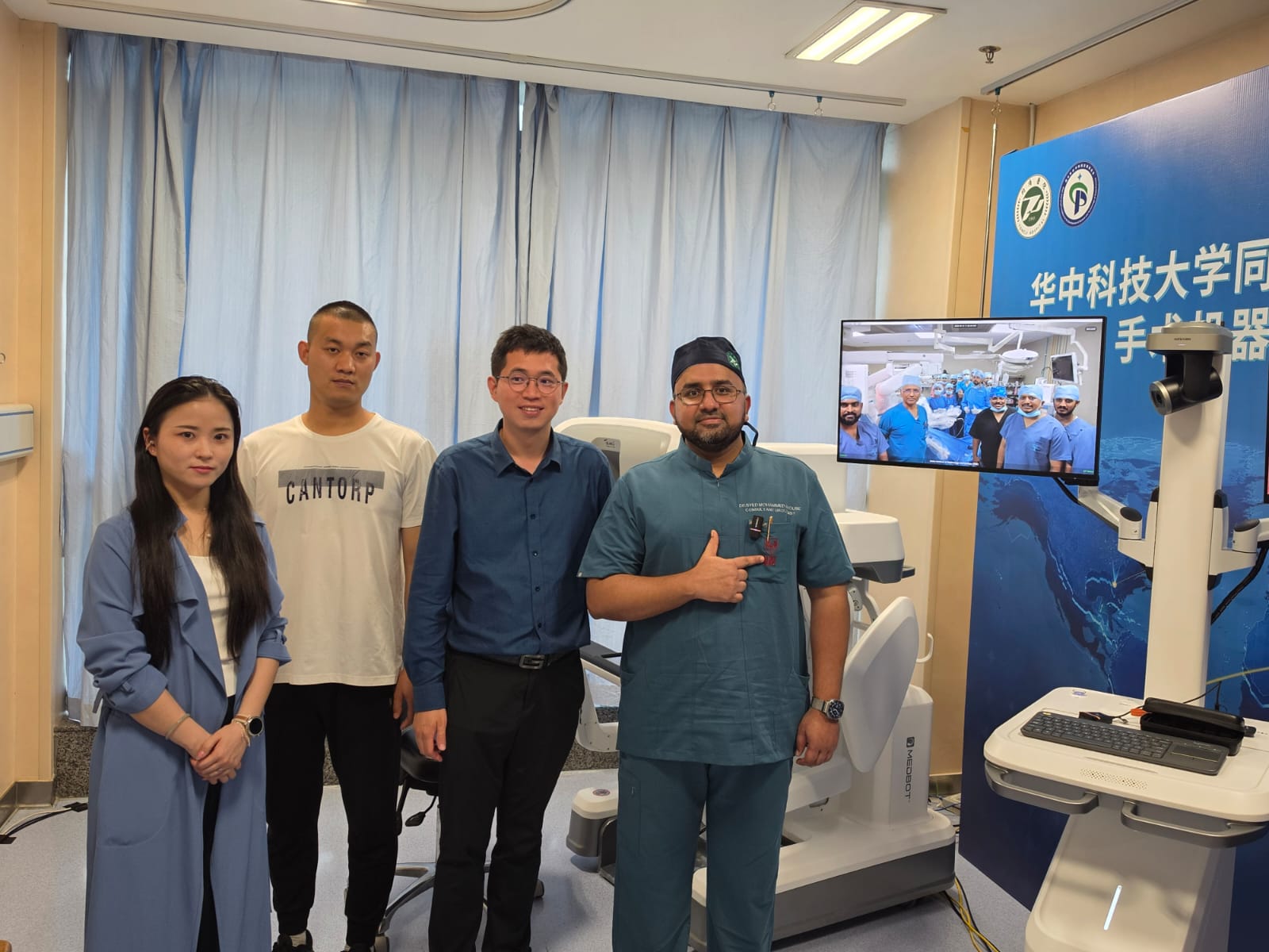 Dr. Syed Mohammed Ghouse, Urologist at AINU Hospitals, Banjara Hills, Hyderabad, performed a robot‑assisted ureteral reimplantation in just 90 minutes using advanced robotic technology.